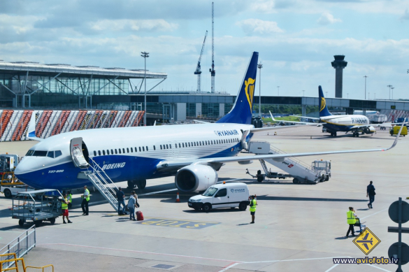 Boeing 737-8AS